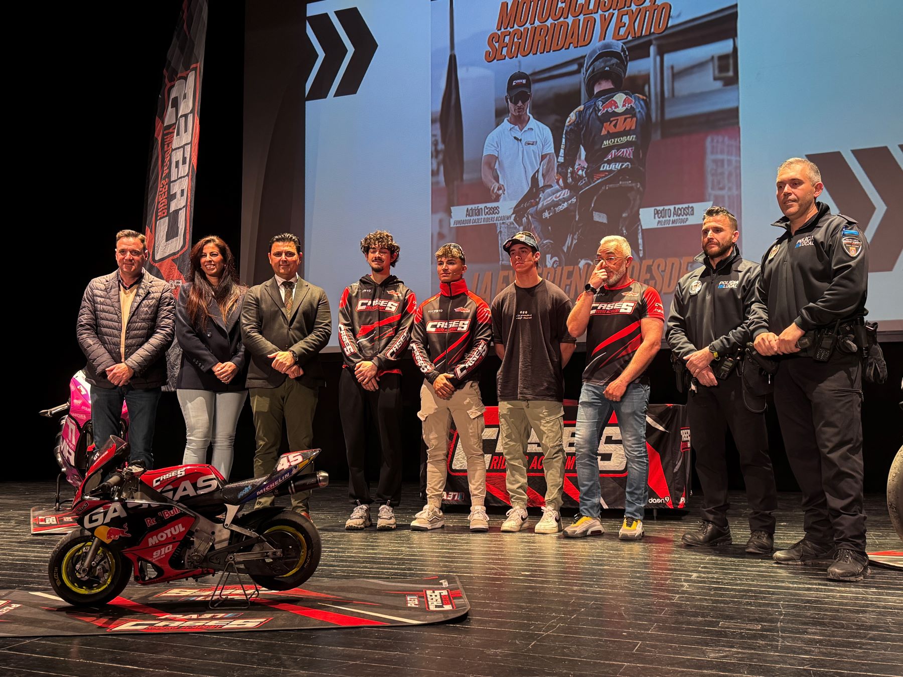 El campeón del mundo de Moto GP Pedro Acosta participó hoy en una actividad del Policía Tutor con estudiantes, en San Javier 